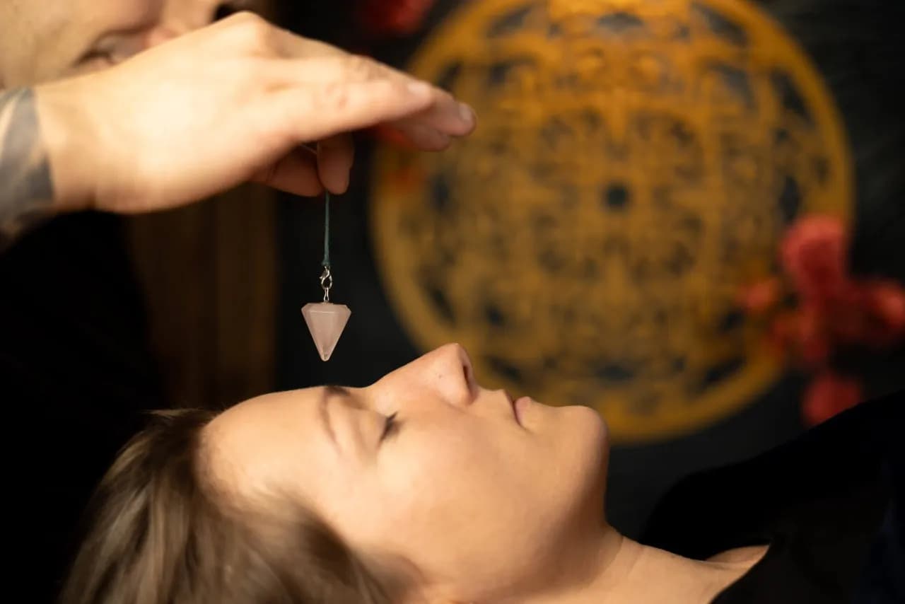 Zablokowana czakra podstawy: objawy, skutki zdrowotne i metody odblokowania