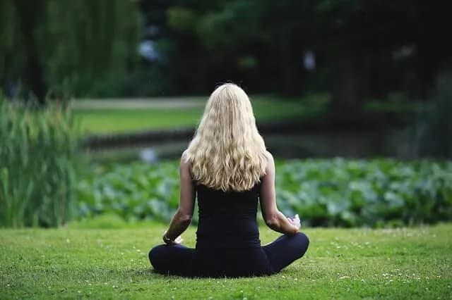 Jak zacząć medytację mindfulness i uniknąć najczęstszych błędów