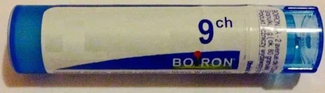 Aconitum napellus w homeopatii: skutki, zastosowanie i dawkowanie