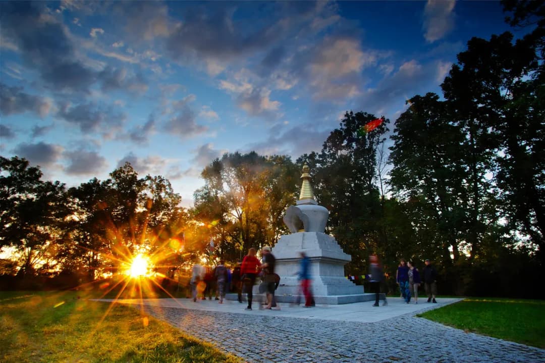 Kuchary buddyzm: odkryj historię i nadchodzące wydarzenia buddyjskie