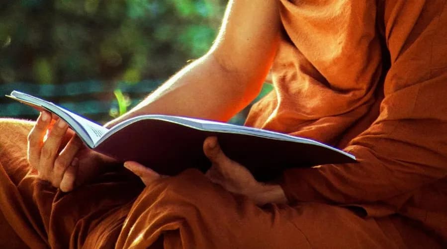 Najlepsze książki o buddyzmie, które zmienią twoje życie duchowe